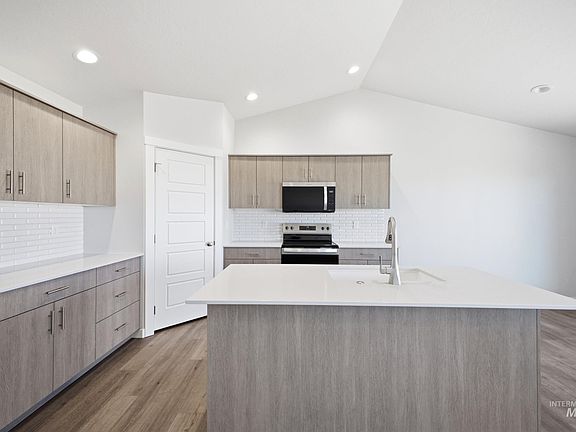 3rd image of 5316 S Memory Ave