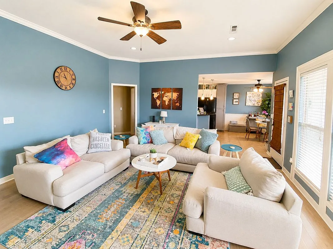 3 bed, 2.0 bath, 1883 sqft, $2,000 — Photo 2