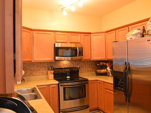 3rd image of 109 Sparkling Brook Way