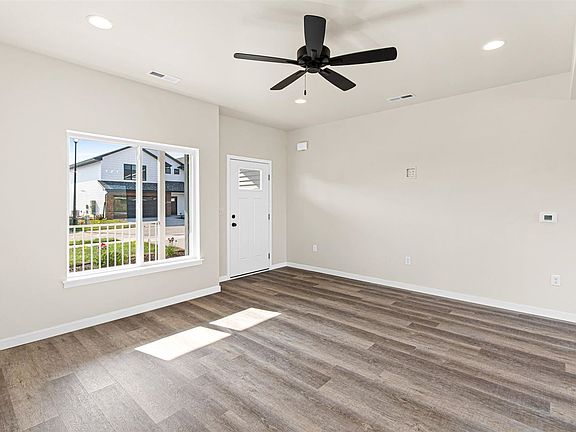 5th image of 1601 Aspen Ct