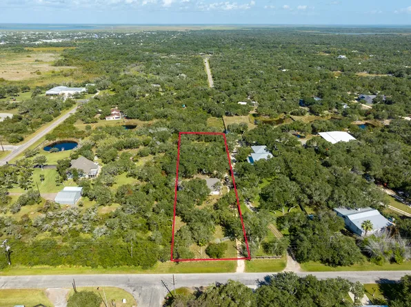 1001 8th St, Rockport, TX 78382