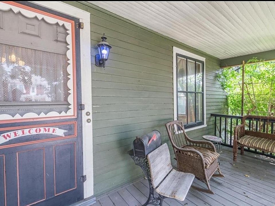 1st image of 23 Tuxedo Pl