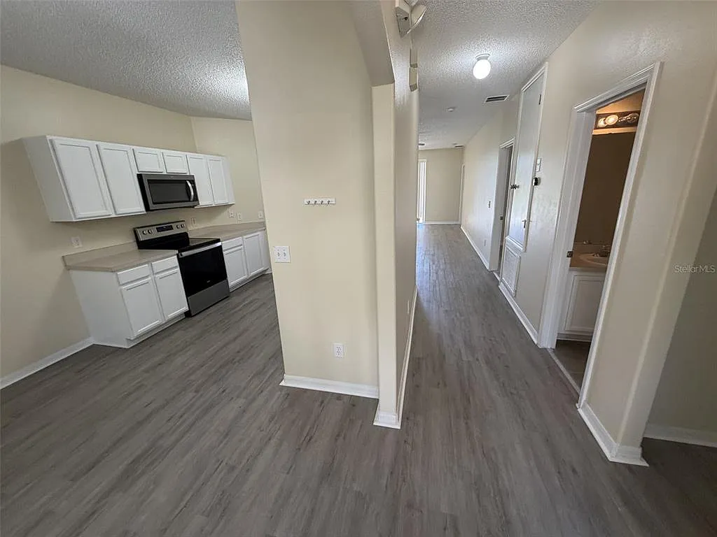 5 bed, 3.0 bath, 1825 sqft, $2,500 — Photo 2