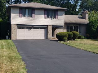 663 Cayuga Dr, Lewiston, NY 14092