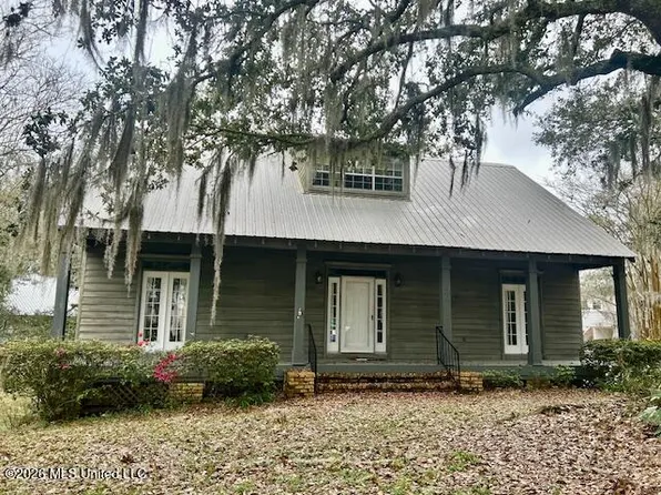 408 Oakwood Dr, Ocean Springs, MS 39564