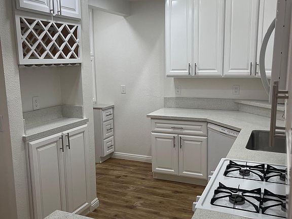 4th image of 1340 E South St APT 225