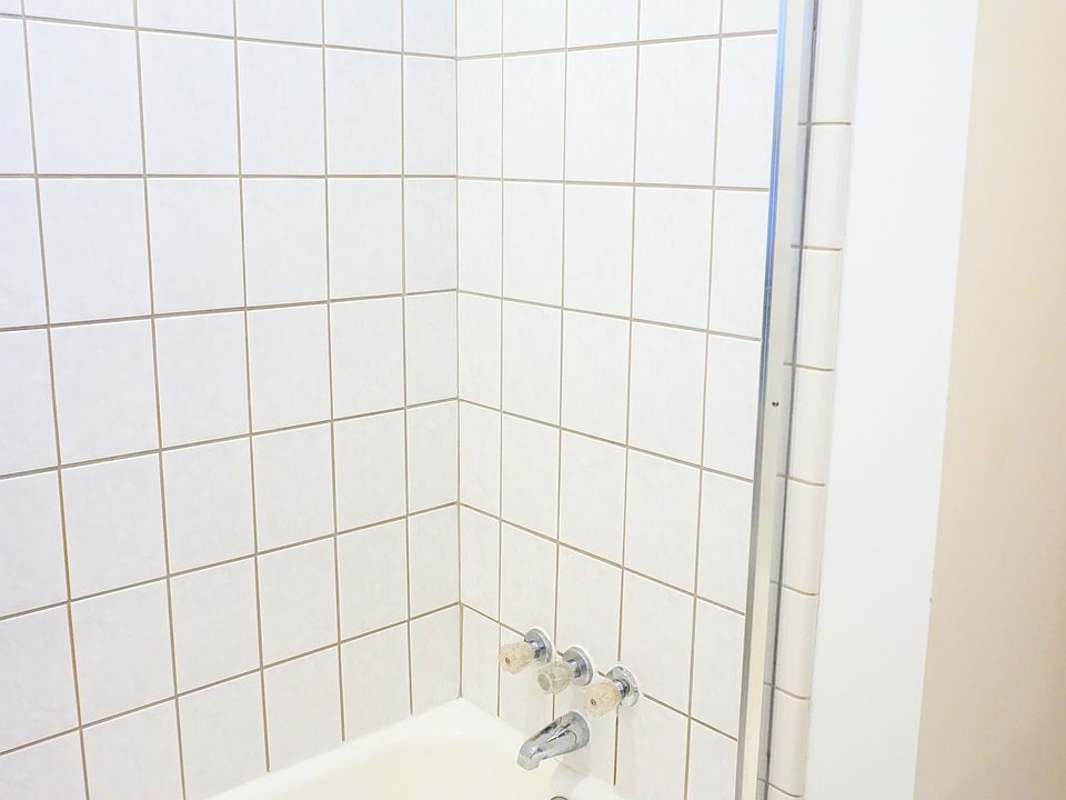 2nd image of 23198 Firwood Ave