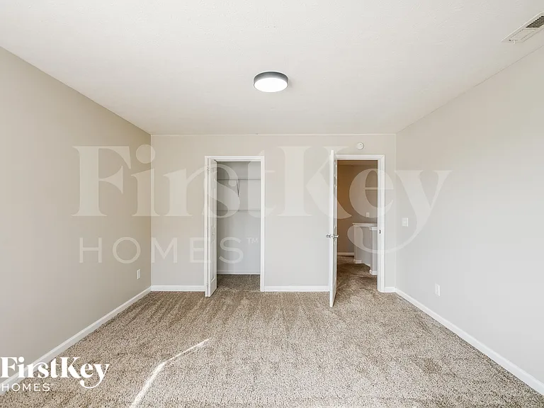 8728 N Springview Dr — Photo 12