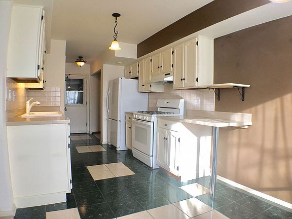 5th image of 9312 Waterford Ln