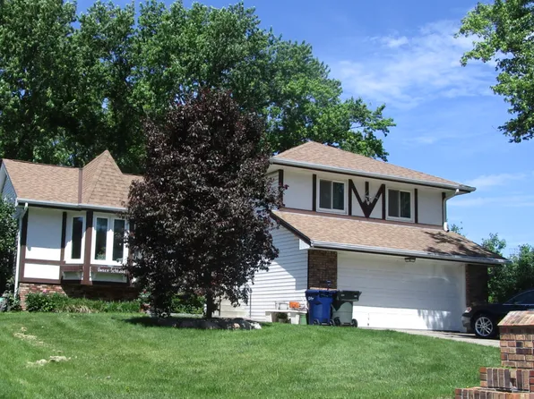 10604 Jamestown Dr, Bellevue, NE 68123