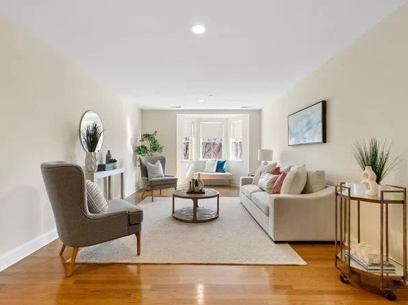120 Wyllis Ave Unit 217, Everett, MA 02149