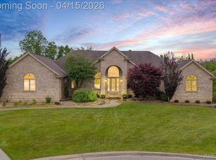 550 Kings Fairway Ct, Grand Blanc, MI
