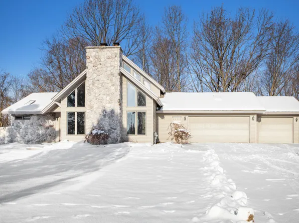 537 3rd St, Plainwell, MI 49080