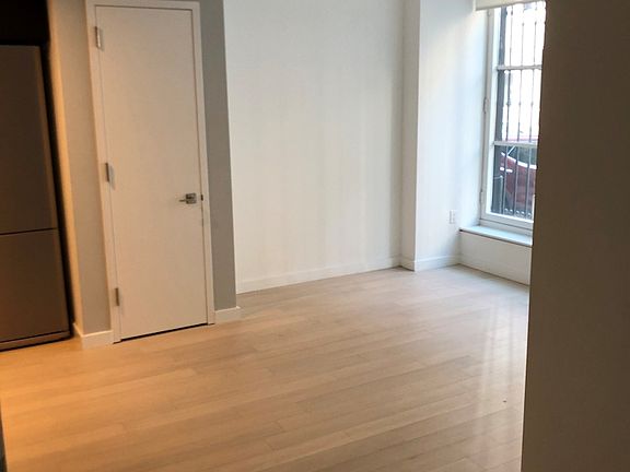 5th image of 535 W 43rd St N #1G