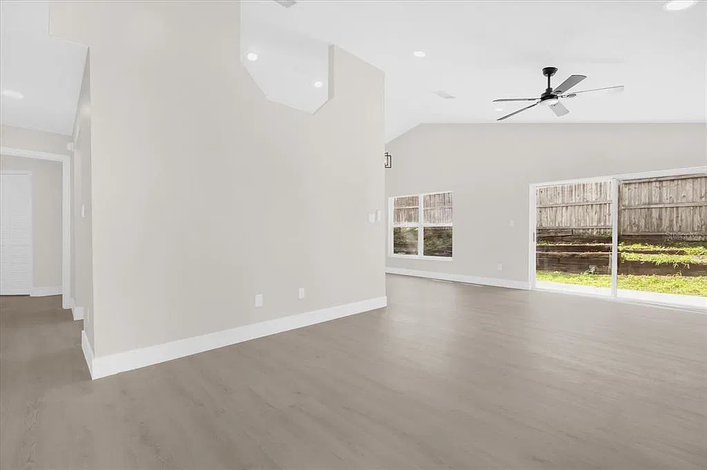 3 bed, 2.5 bath, 1401 sqft, $2,600 — Photo 3