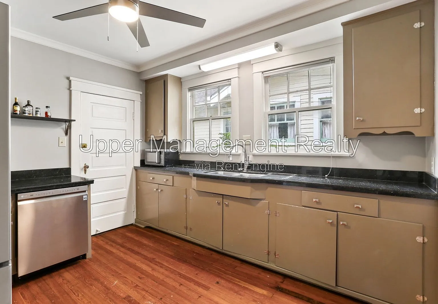 3 bed, 2.0 bath — Photo 2