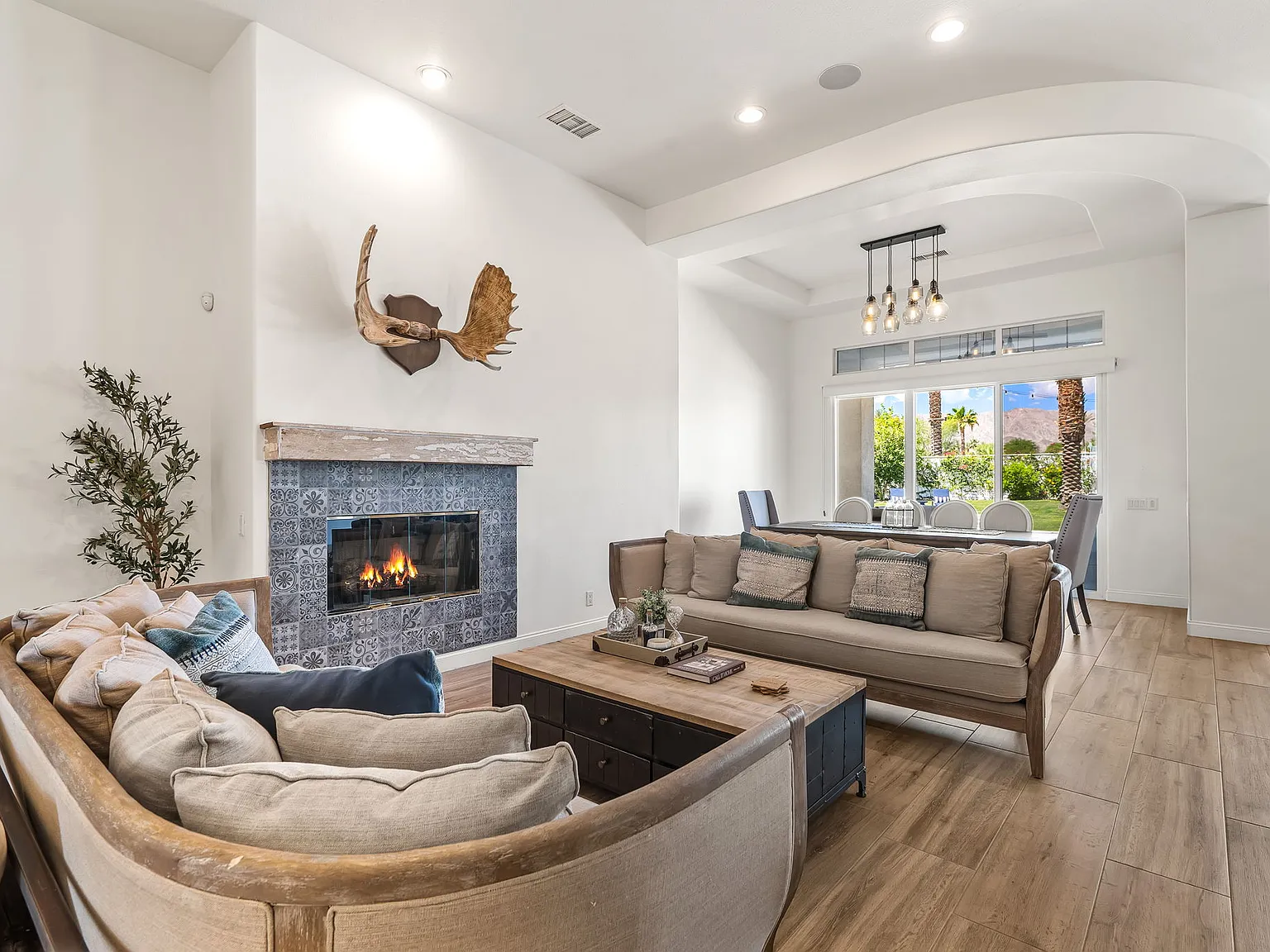 3 bed, 3.5 bath, 3423 sqft, $15,000 — Photo 3