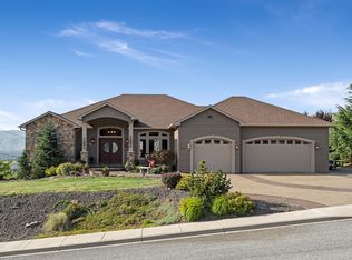 905 Golden Crest Dr, Wenatchee, WA 98801