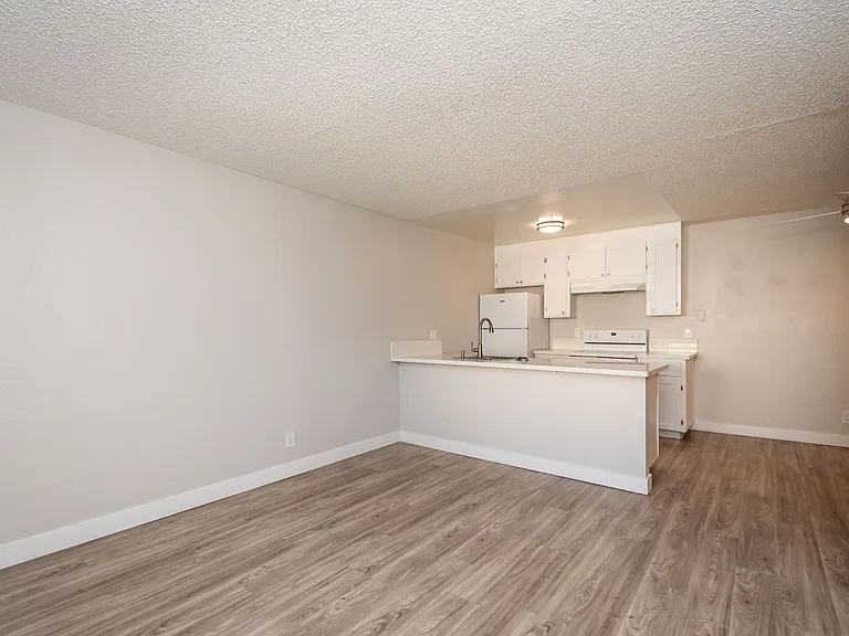 The Elms Apartments at 28th St — Photo 46
