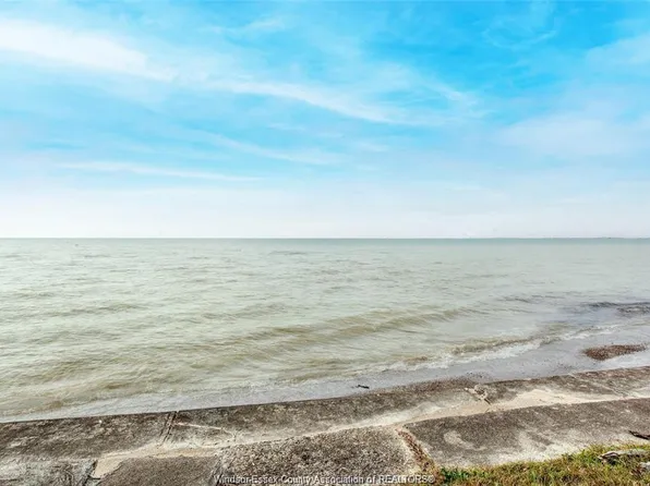 127 Lakewood Dr, Amherstburg, ON N9V 2Y8