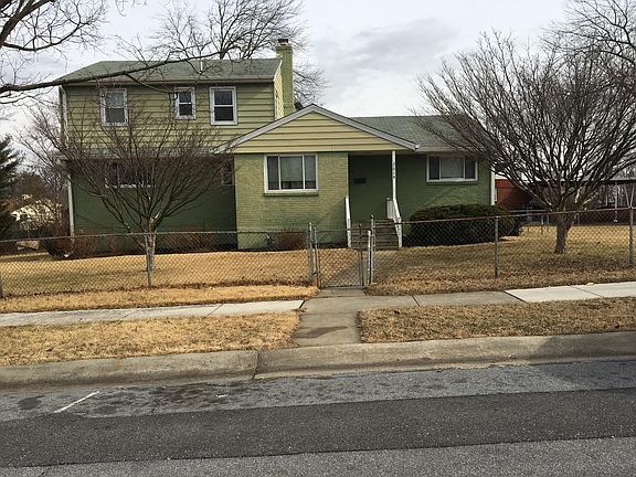 House sits on large fenced-in yard
