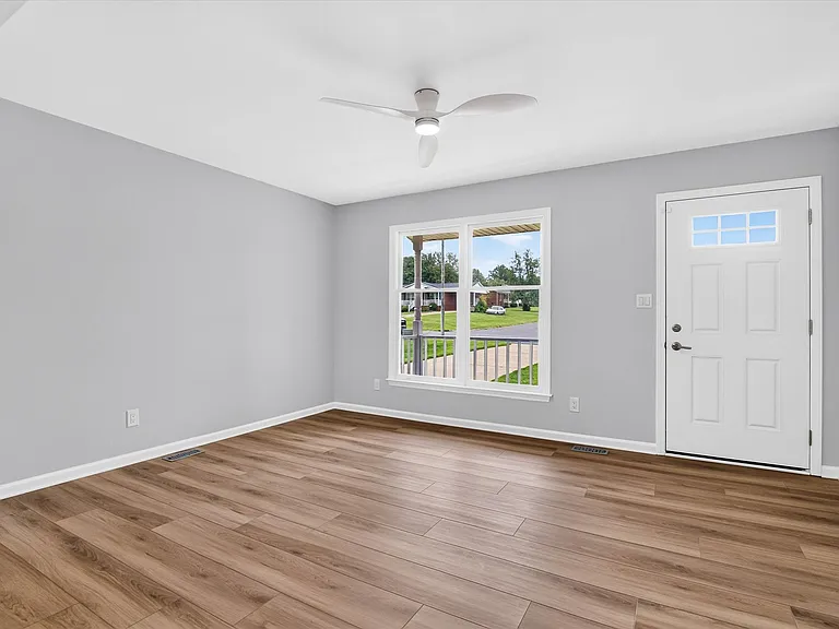 912 Kearney Dr — Photo 17