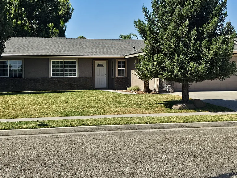 1684 E Walnut Ave — Photo 1