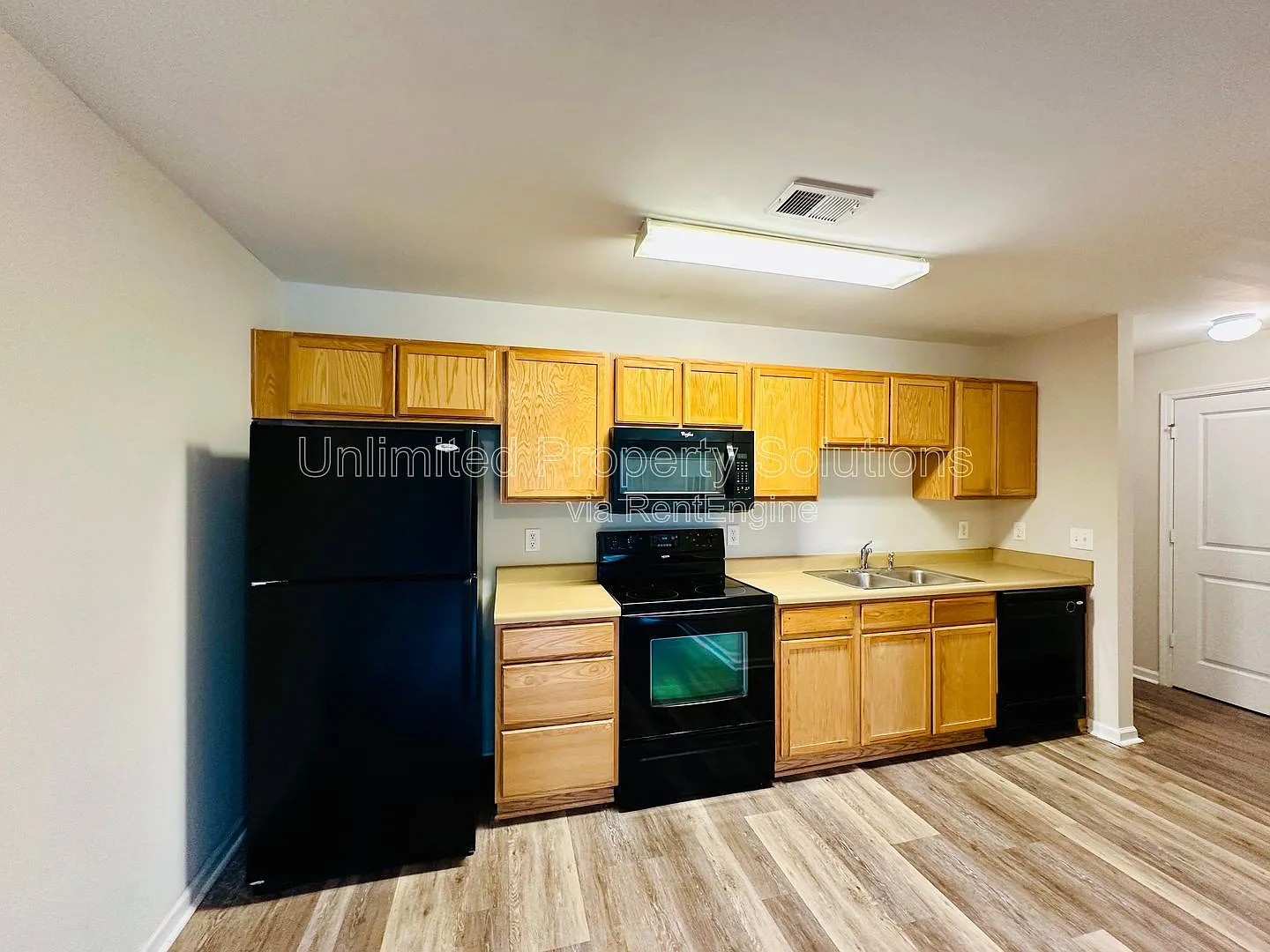 3 bed, 3.0 bath, 962 sqft, $1,900 — Photo 4