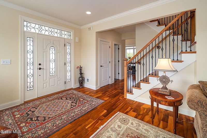 3rd image of 5 Sudbury Square