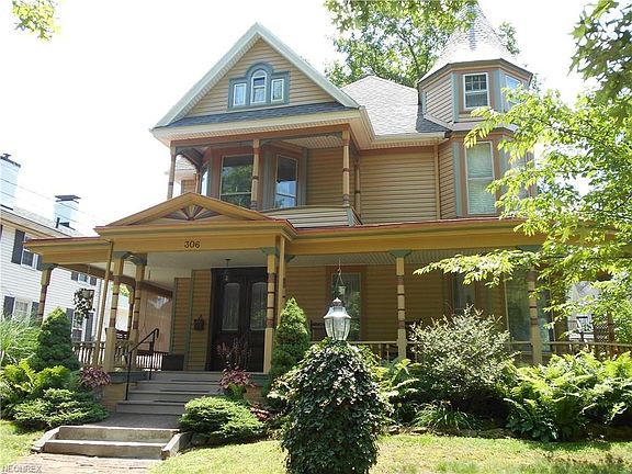 New vinyl siding, freshly painted, new roof and new porch!