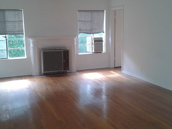 3rd image of 9758 Charleville Blvd