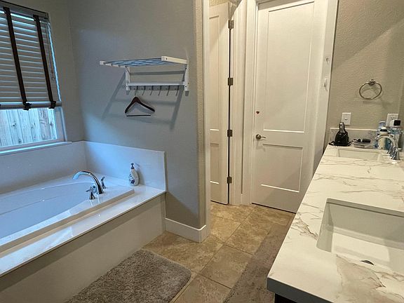 5th image of 4867 White Pine Dr