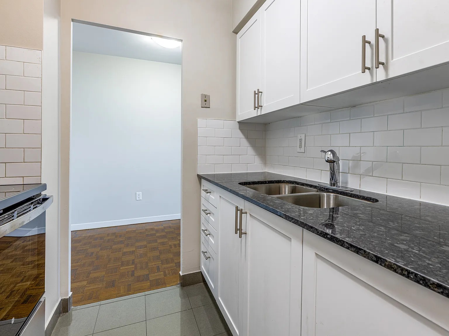 Sunrise Tower Apartments — Photo 1