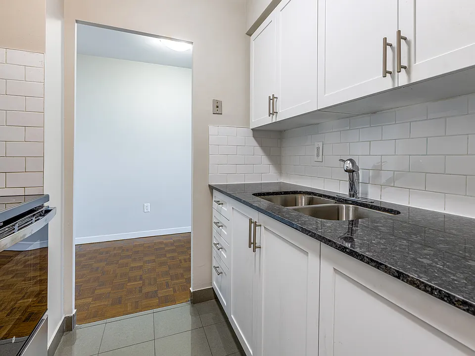 1650 Sheppard Ave E
