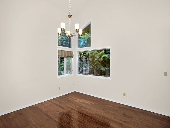 4th image of 23011 NE 14th St
