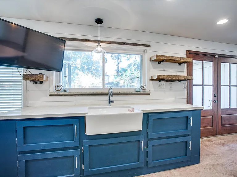 8503 Manhattan Dr — Photo 21