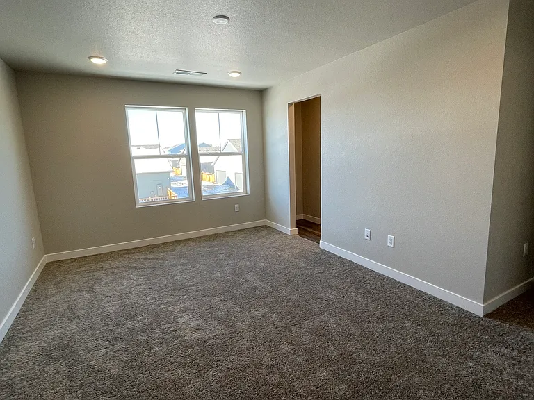 922 Colorado River Ave — Photo 12