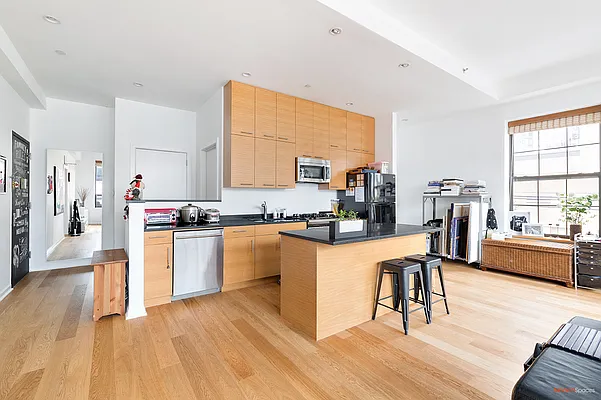 Sold by Modern Spaces | media 5