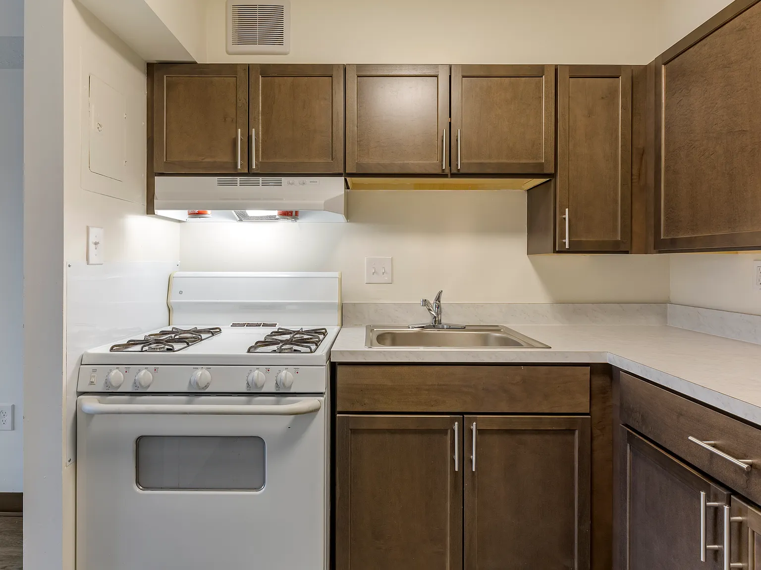 Owls Nest Apartments — Photo 2