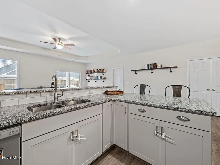 3982 Eclipse Ave NE — Photo 12