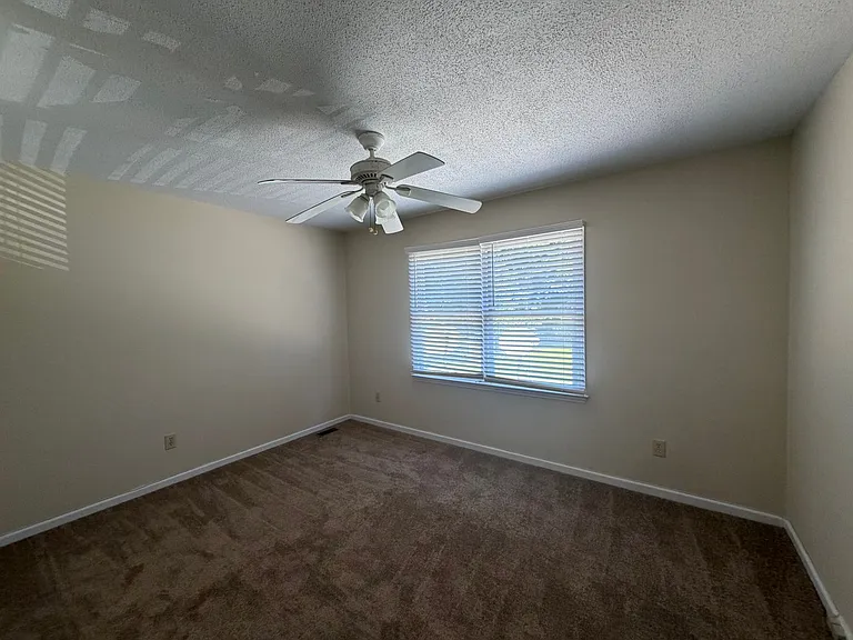 1652 India Hook Rd — Photo 5