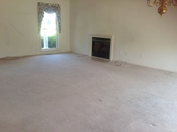 3rd image of 218 Meadow Oaks Dr