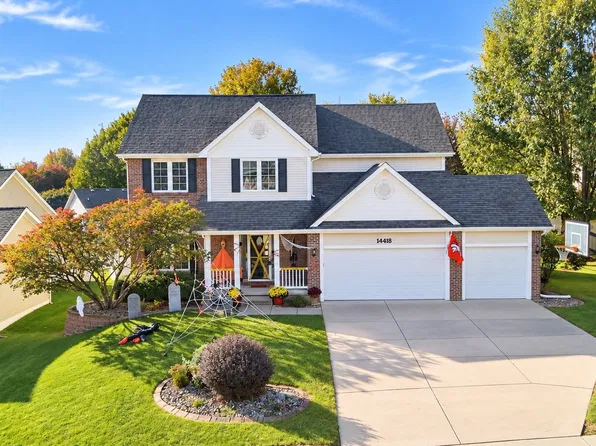 14418 Oak Brook Dr, Urbandale, IA 50323