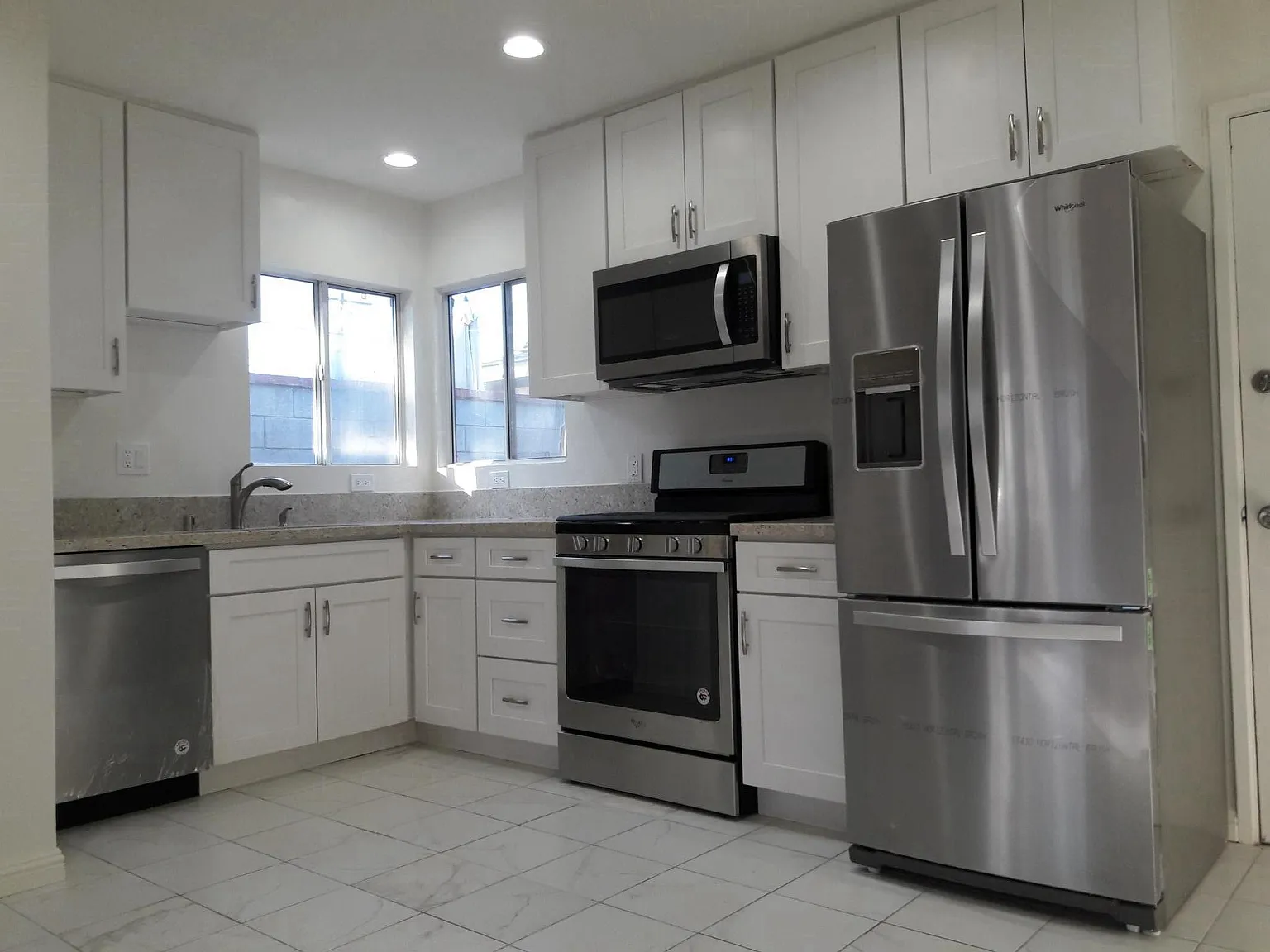 512 N Lucia Ave — Photo 3