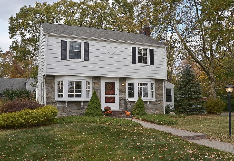 Knollwood Center Hall Colonial
