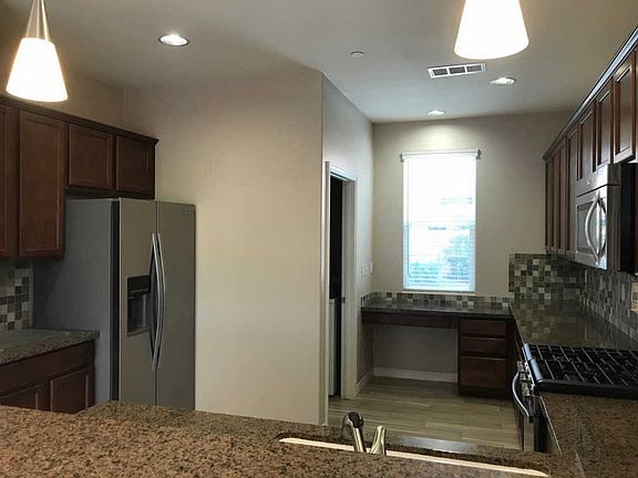 5th image of 52090 Rosewood Ln