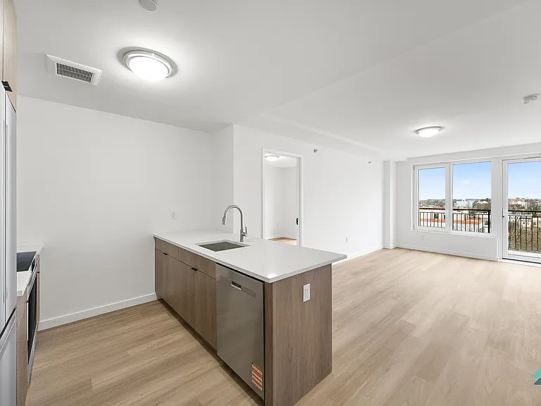 3510 Glenwood Rd #2F — Photo 1