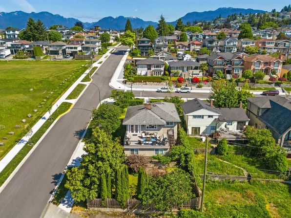 4802 Venables St, Burnaby, BC V5C 3A8