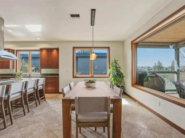 26 NW Shasta Pl — Photo 16