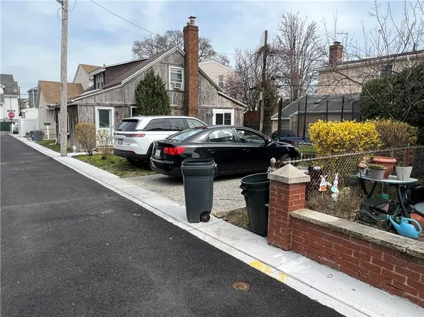 12 Kay Ct, Brooklyn, NY 11229